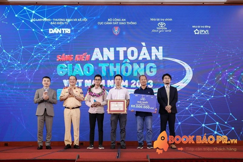 Tài trợ các chương trình nhắn xuất hiện thương hiệu mình trên đó