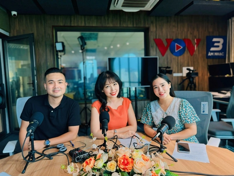 MC sẽ nhắc đến tên thương hiệu trong quá trình phát sóng
