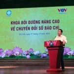 Tên thương hiệu sẽ xuất hiện sau banner, hoặc được chạy trên màn hình